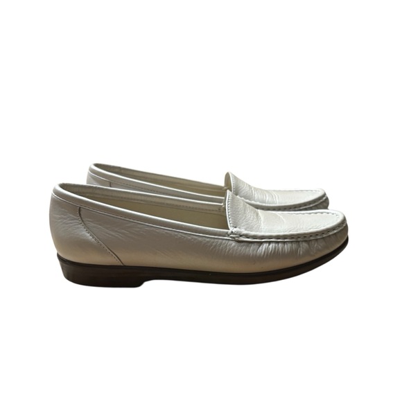SAS Tripad Loafers in Shimmery Cream Size 9 -- ALMOT BRAND NEW -- Worn 1X - Picture 1 of 8